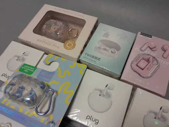 LOT OF APPROXIMATELY 22 ASSORTED AUDIO ITEMS TO INCLUDE AIRPOD PRO CASES AND PLUG EARPHONES