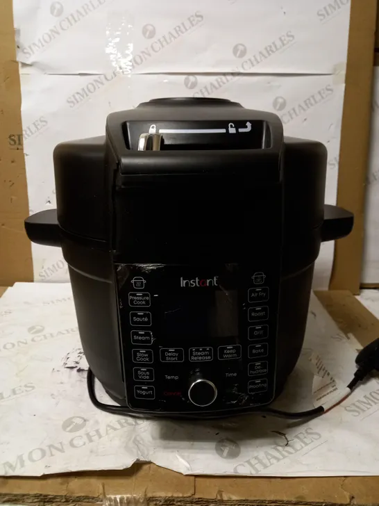 INSTANT POT DUO CRISP WITH ULTIMATE LID MULTI-COOKER AND AIR FRYER 