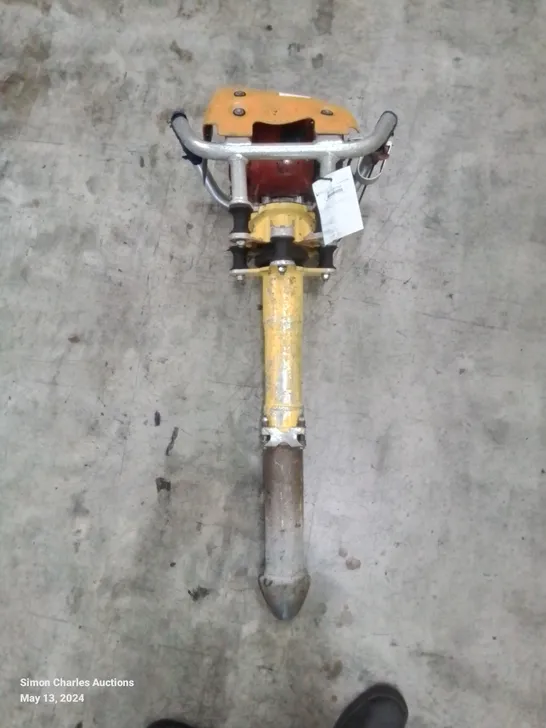 ROBEL 62.05 2 STROKE VERTICAL TAMPER - RAILWAY MAINTENANCE TOOL