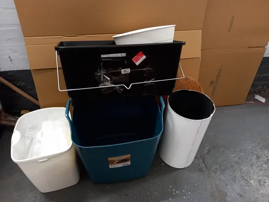 LOT OF ASSORTED HOUSEHOLD ITEMS TO INCLUDE STORAGE TUBS  /  COLLECTION ONLY