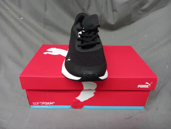 BOXED PAIR OF PUMA SOFTFOAM+ SHOES IN BLACK/WHITE UK SIZE 8