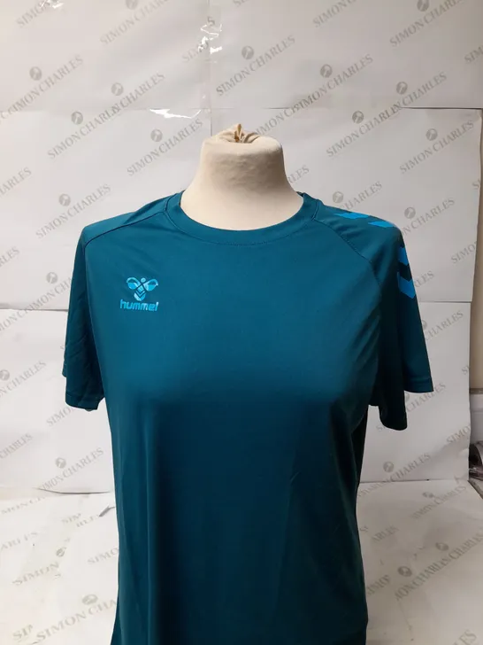 HUMMEL POLY T-SHIRT IN BLUE CORAL SIZE S 