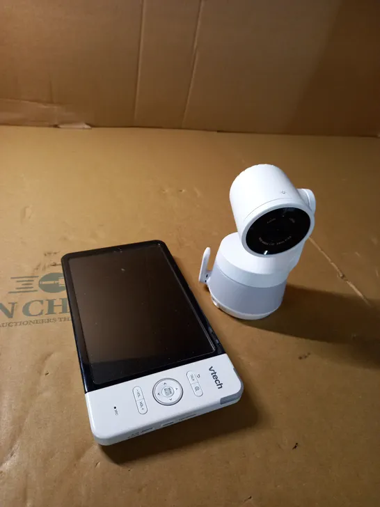 SECURITY CAMERA WITH DIGITAL SCREEN 