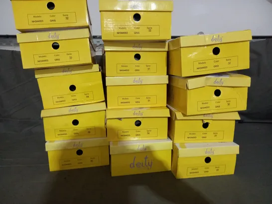 APPROXIMATELY 14 BOXED PAIR OF DEITY JUNIOR KIDS SHOES IN VARIOUS SIZES TO INCLUDE SIZE 33EU