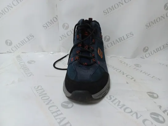 BOXED PAIR OF SKECHERS BOOTS IN NAVY SIZE 8