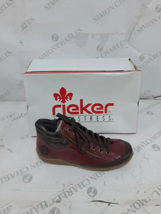 BOXED PAIR OF RIEKER SIDE ZIP WATER RESISTANT BOOTS IN BURGUNDY SIZE 6