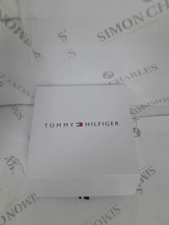 BOXED TOMMY HILFIGER BABY KNITTED SET GIFTBOX SIZE UNSPECIFIED