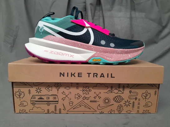 BOXED PAIR OF NIKE ZOOMX ZEGAMA TRAIL 2 SHOES IN MULTICOLOUR UK SIZE 9.5