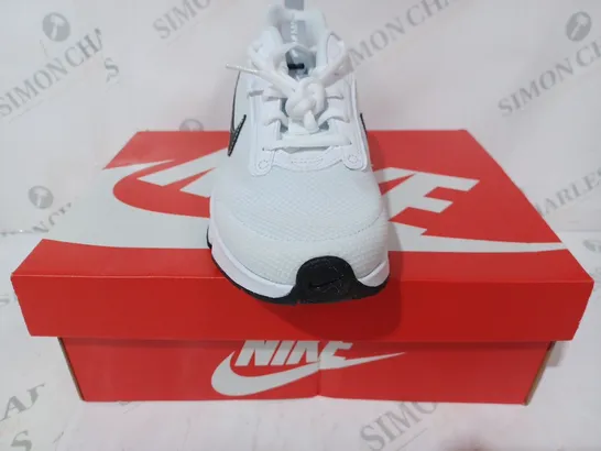 BOXED PAIR OF NIKE AIR MAX INTRLK LITE SHOE IN WHITE/BLACK UK SIZE 4.5