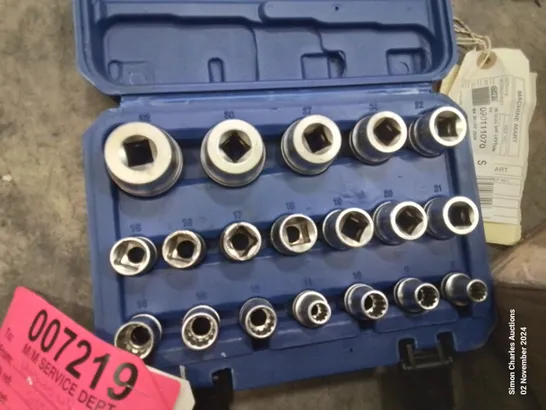 BOX CONTAINING MIXED TOOLS TO INCLUDE: 10PC LOCKING WHEEL NUT SET, 46 SOCKET SET, 94PC METRIC SOCKET SET, IMPACT TORX BIT SOCKETS 