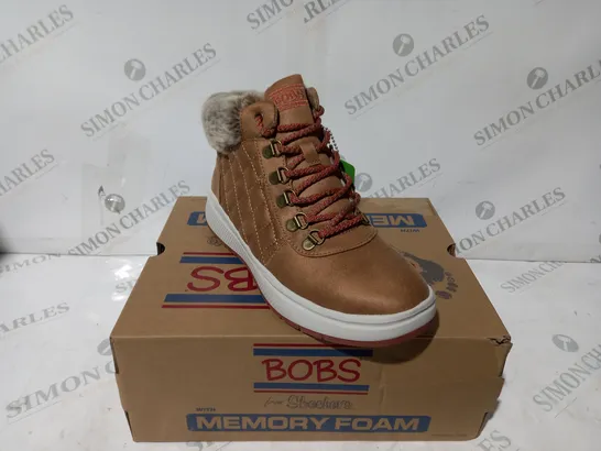 BOXED PAIR OF SKECHERS BOBS SKIPPER WAVE DIAMOND QUILTS BOOTS IN CHESTNUT UK SIZE 3