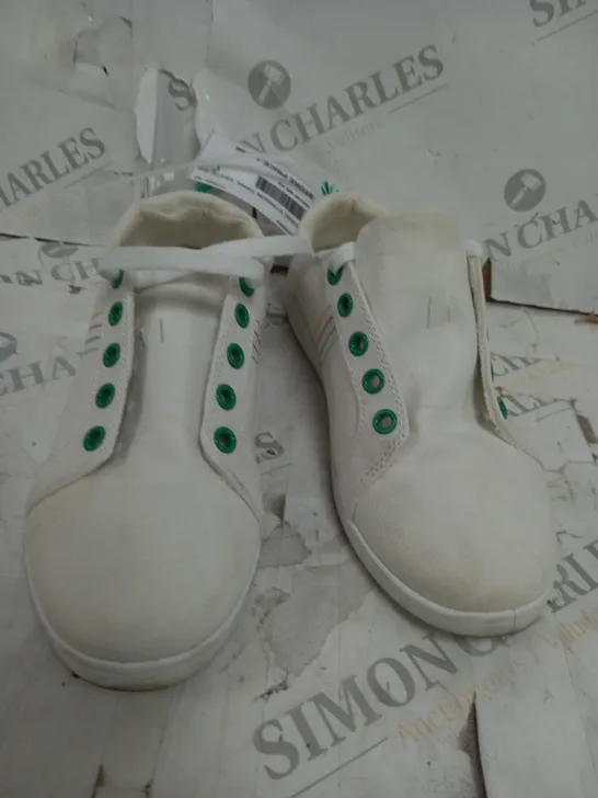 MIP KANNES NKEL BOOTS IN WHITE  - SIZE 4