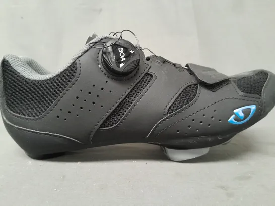 BOXED PAIR OF GIRO SAVIX II WOMEN'S CYCLING SHOES IN BLACK UK SIZE 5.5