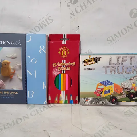 BOX OF APPROXIMATELY 20 ASSORTED TOYS AND GAMES TO INCLUDE CONSTRUCT LIFT TRUCK, MANCHESTER UNITED COLOURING PENCILS, MAKEBOX & CO CYBIL THE CHICK CRAFT BOX, ETC