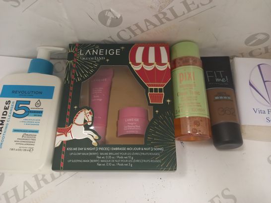 LOT OF APPROXIMATELY 20 ASSORTED COSMETIC ITEMS TO INCLUDE LANEIGE DREAM LAND, PIXL SKINTREATS GLOW TONIC, MAYBELLINE FOUNDATION, ETC