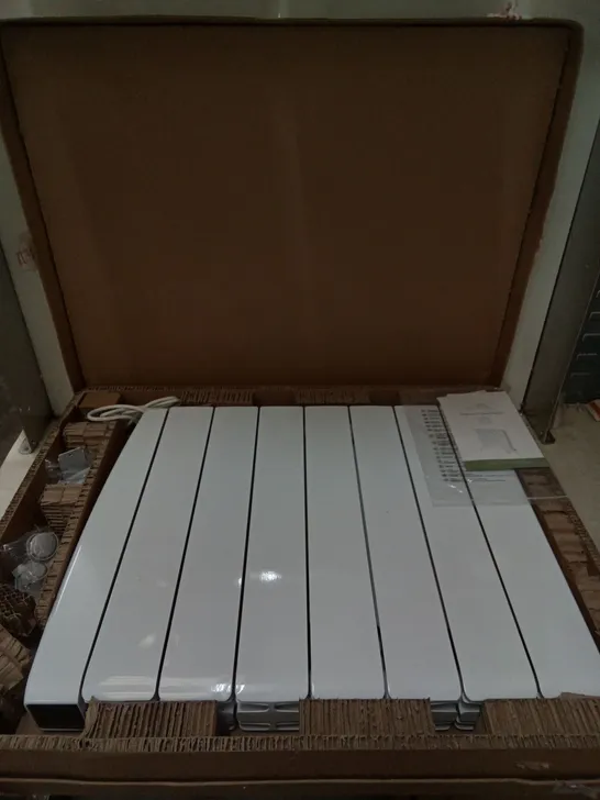 (FAULTY) BOXED WARM HOME CERAMIC RADIATOR 2000W ( WHITE ) 