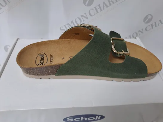 BOXED SCHOLL SANDLES IN GREEN SIZE 6