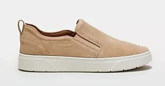 VIONIC REBEL KIMMIE SLIP ON TRAINER SAND SIZE 6