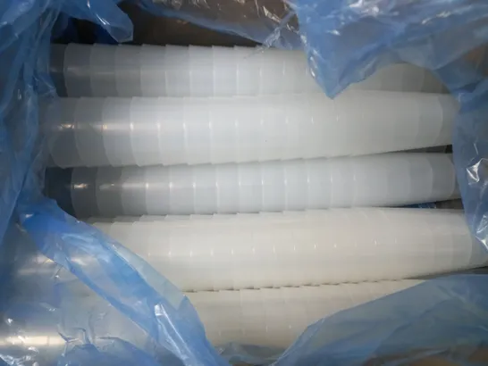 LARGE QUANTITY OF PLASTIC CUPS OF VARIOUS SIZES