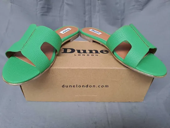 BOXED PAIR OF DUNE LONDON OPEN TOE FLAT SLIDERS IN GREEN SIZE 5