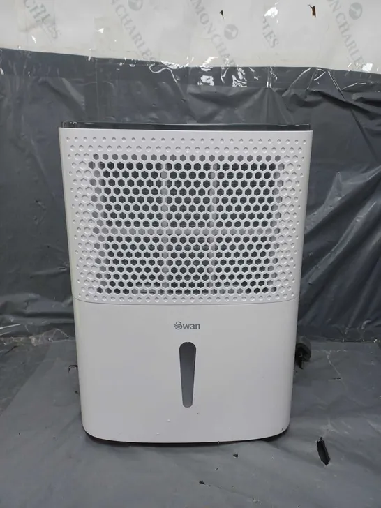 SWAN 10-LITRE DEHUMIDIFIER - WHITE RRP £99.99