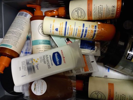 LOT OF APPROXIMATELY 20 ASSORTED HEALTH & BEAUTY ITEMS, TO INCLUDE NATURALLY AFRICA, PAULA'S CHOICE, LIFE ARMOUR, ETC