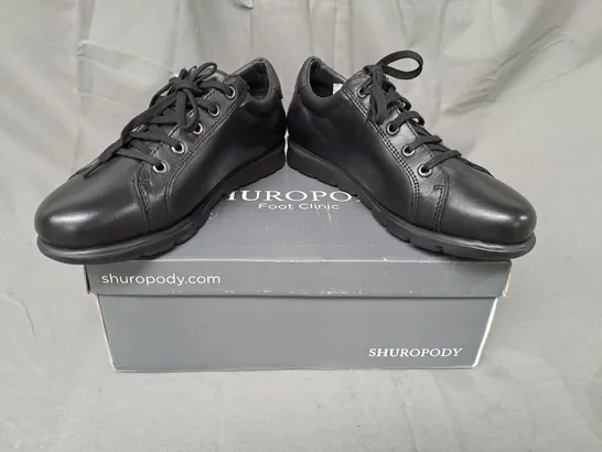 BOXED PAIR OF SHUROPODY VERY SHOES IN BLACK UK SIZE 5