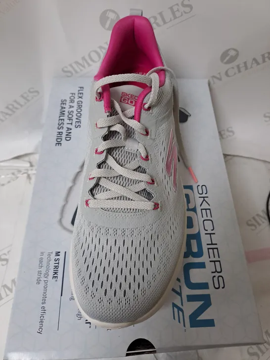 SKETCHERS GO RUN LITE IN GREY AND PINK SIZE 10 