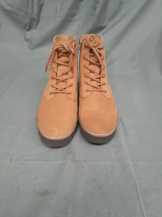 VIONIC LADIES TOFFEE SUEDE LACE UP BOOTS SIZE 4