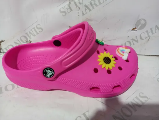 PAIR OF CROCS CLASSIC IN ELECTRIC PINK UK SIZE M4/W6