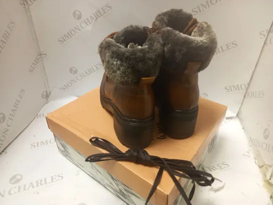 BOXED CHALO0TT TAN LEATHER FAUX FUR BOOTS - SIZE 7