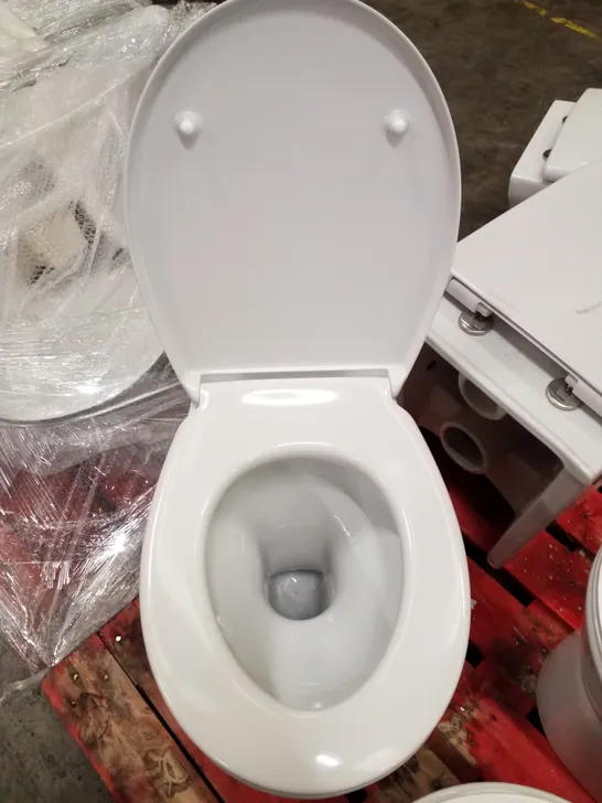 BRAND NEW TOILET PAN WITH SEAT