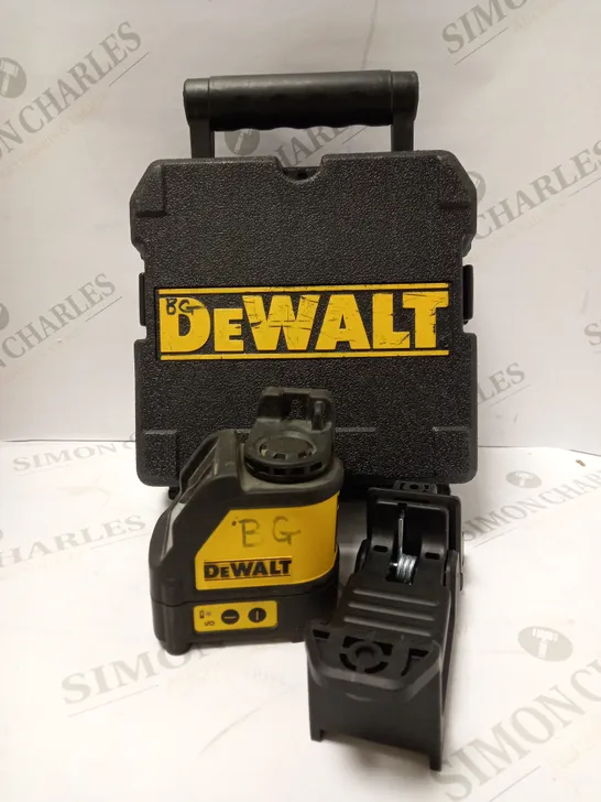 DEWALT DW088K-XJ RED SELF-LEVELLING CROSS-LINE LASER LEVEL