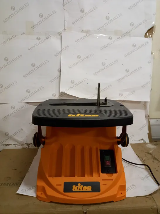 TRITON 450W OSCILLATING SPINDLE AND BELT SANDER