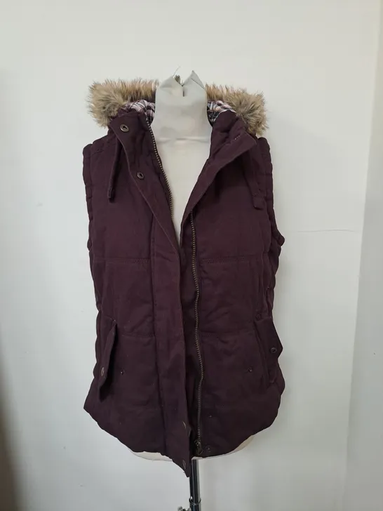 INDIGO COLLECTION HOODED GILET IN MAROON SIZE 12 