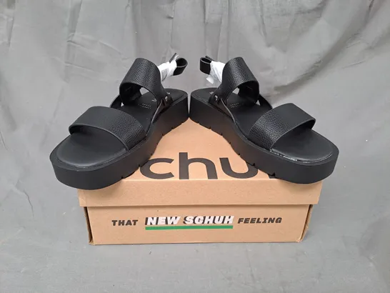 BOXED PAIR OF SCHUH PLATFORM OPEN TOE SANDALS IN BLACK SIZE 5