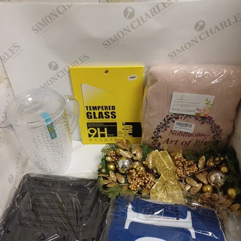 BOX OF APPROXIMATELY 15 ASSORTED HOUSEHOLD ITEMS TO INCLUDE SUMMER POURING JUG, FESTIVE BAUBLE DECORATION, GLASS PROTECTOR ETC 