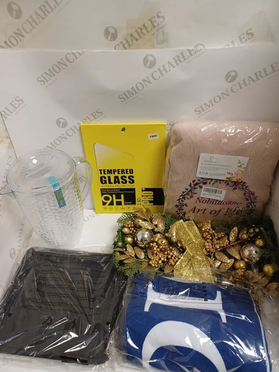 BOX OF APPROXIMATELY 15 ASSORTED HOUSEHOLD ITEMS TO INCLUDE SUMMER POURING JUG, FESTIVE BAUBLE DECORATION, GLASS PROTECTOR ETC 