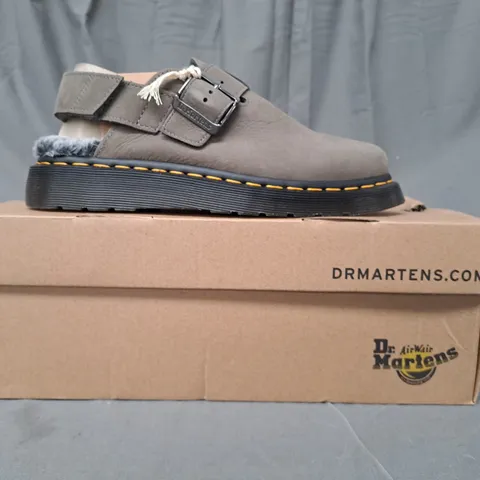 BOXED PAIR OF DR MARTENS JORGE II FL SHOES IN NICKEL GREY UK SIZE 5