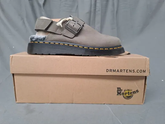 BOXED PAIR OF DR MARTENS JORGE II FL SHOES IN NICKEL GREY UK SIZE 5