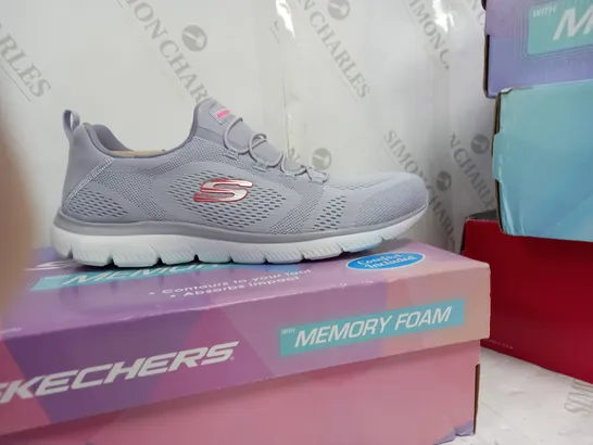 SKETCHERS MEMORY FOAM TRAINERS SIZE 8