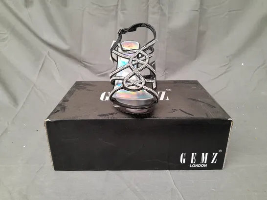 BOX OF APPROXIMATELY 10 BOXED PAIRS OF GEMZ LONDON OPEN TOE SANDALS IN VARIOUS STYLES AND SIZES