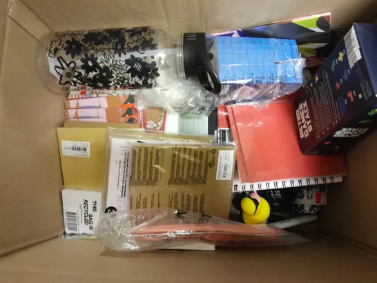 BOX OF APPROXIMATELY 15 ASSORTED ITEMS TO INCLUDE - TYPO SET OF 5 SOCKS - 2024 PLANNER - TYPO SHAPED DESK LAMP ECT