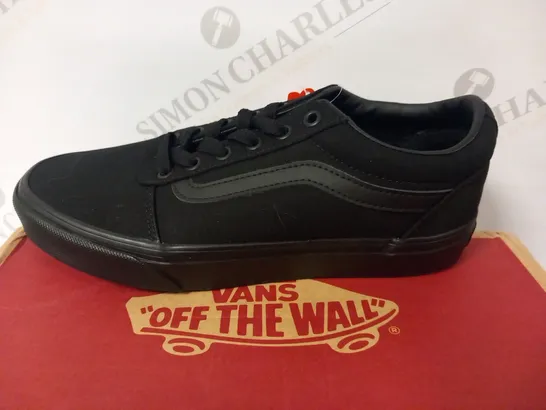 BOXED VANS WARD SIZE 6