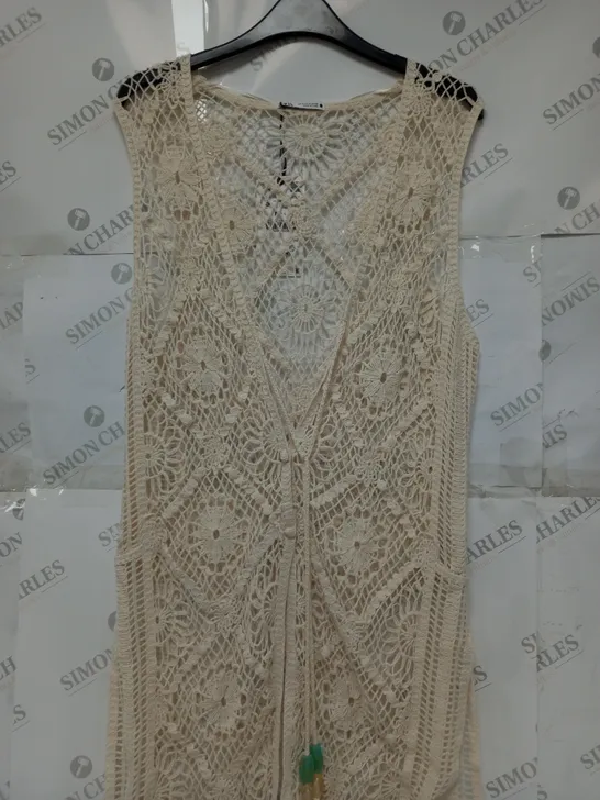 ZARA FLORAL MESH DRESS IN WHITE - SMALL