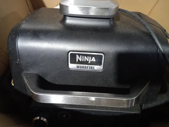 BOXED NINJA WOODFIRE ELECTRIC BBQ GRILL & SMOKER OG701UKQ