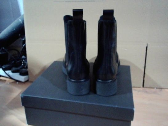 BOXED PAIR OF HUSH CHELSEA BOOTS BLACK SIZE 39