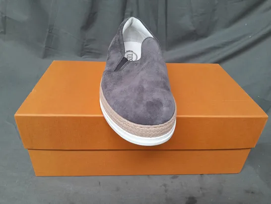 BOXED PAIR OF TOD'S SUEDE LOAFERS IN GREY SIZE 8.5