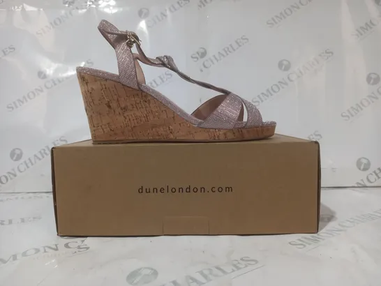 BOXED DUNE LONDON OPEN TOE WEDGE SANDALS IN ROSE GOLD W. GLITTER EFFECT SIZE 6