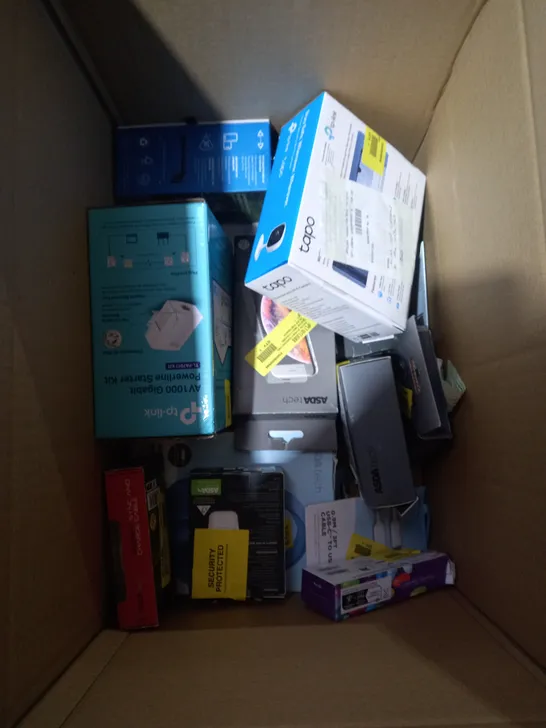 BOX OF APPROXIMATELY 15 ASSORTED ITEMS TO INCLUDE WIFI SECURITY CAMERA, SYNC & CHARGE IPHONE CABLE, GUMMY JVC EARPHONES ETC